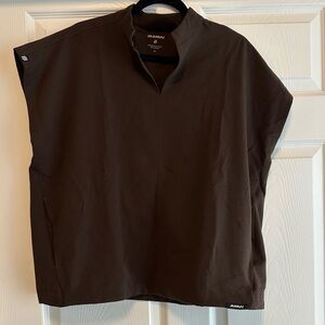 JAANUU Aris Oversized 2-Pocket Scrub Top